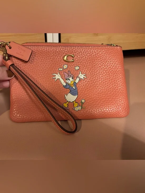 Disney X Coach Daisy Duck Small Wristlet in Regenerative Glovetanned Leather - Picture 1 of 4